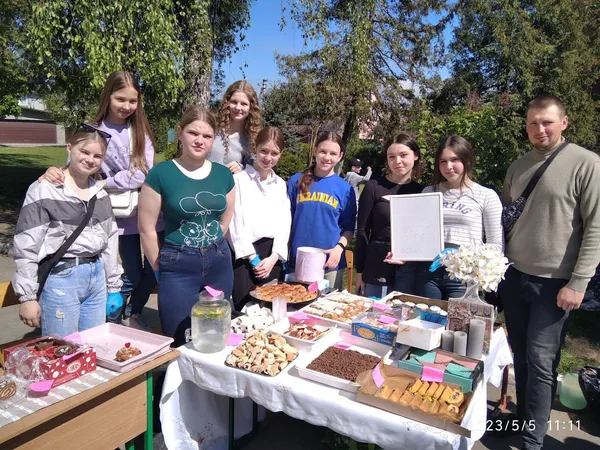У селі під Луцьком школярі на благодійному ярмарку зібрали понад 70 тисяч на ЗСУ (фото)