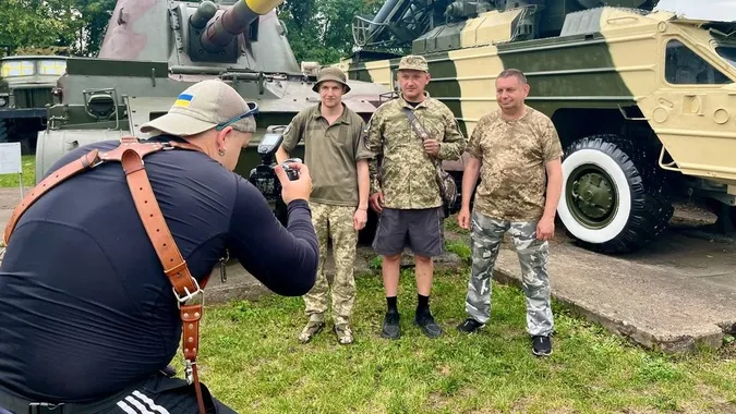 «Щоб показати красу сильних людей»: у Луцьку влаштували фотосесію для ветеранів (фото, відео)