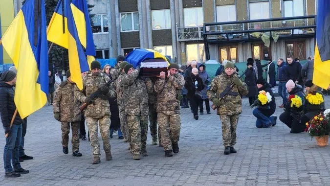 Різдво у жалобі: на Волині попрощалися з 32-річним воїном Володимиром Бичиком (фото)
