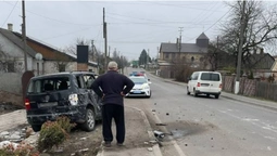 У Луцькому районі авто збило юнака на тротуарі (фото)