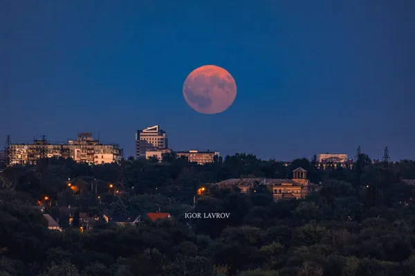 Як в Україні та світі спостерігали за блакитним місяцем (фото)