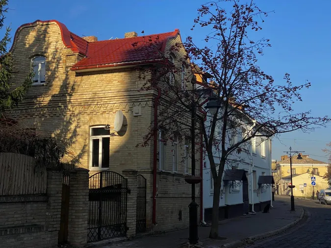 Листопадове сонце погуляло вуличками Луцька (фото)