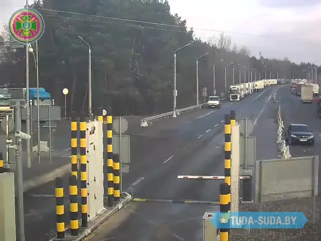 На Ягодині кілометрові черги вантажівок