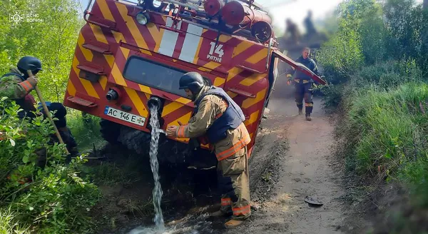 Завжди у зоні ризику: день з чергування волинських рятувальників на Донеччині (фото)