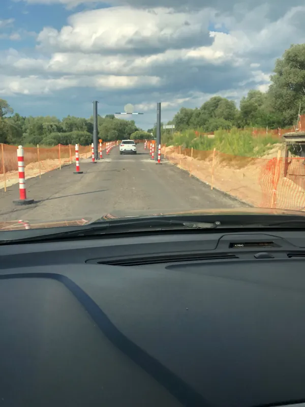 Тимчасовий міст на трасі «Львів-Луцьк» викликає обурення у людей (фото)