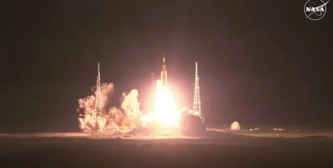 Запуск величезної ракети NASA призвів до пошкодження стартового майданчика (відео)