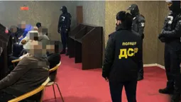 Пускали «своїх»: у Луцьку на Соборності «накрили» підпільне казино