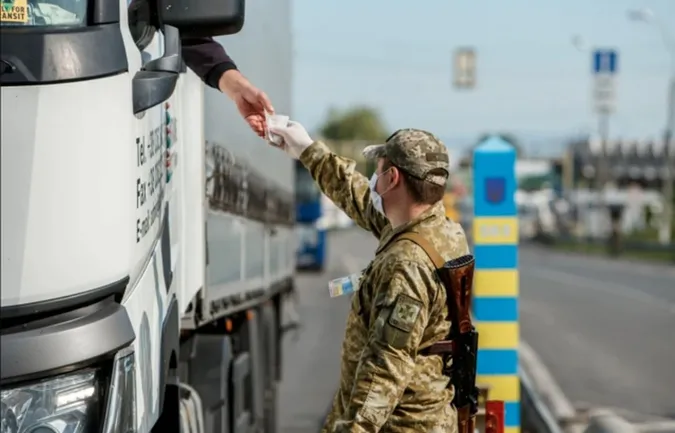 У далекобійників на кордоні не перевіряють військово-облікові документи
