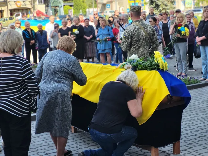 У Ковелі попрощалися із загиблим снайпером Максимом Ткачуком (фото)