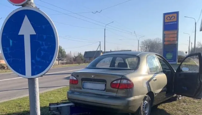 У Луцьку – аварія: п'яний водій в'їхав у заправку (фото)
