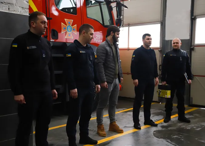 Рятувальники відзначили лучанина, який виніс з пожежі сусіда (фото)