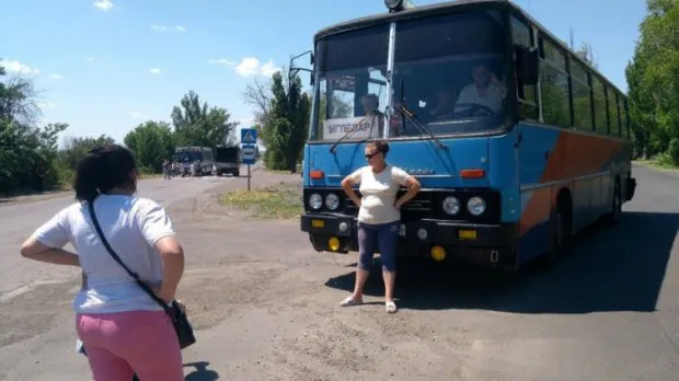 На Донеччині шахтарі перекрили трасу: вимагають заборговану зарплату (фото)