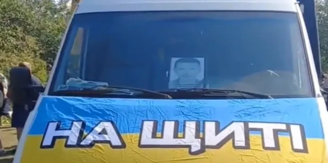 «На щиті» додому повернувся багаторічний очільник села на Волині (відео)