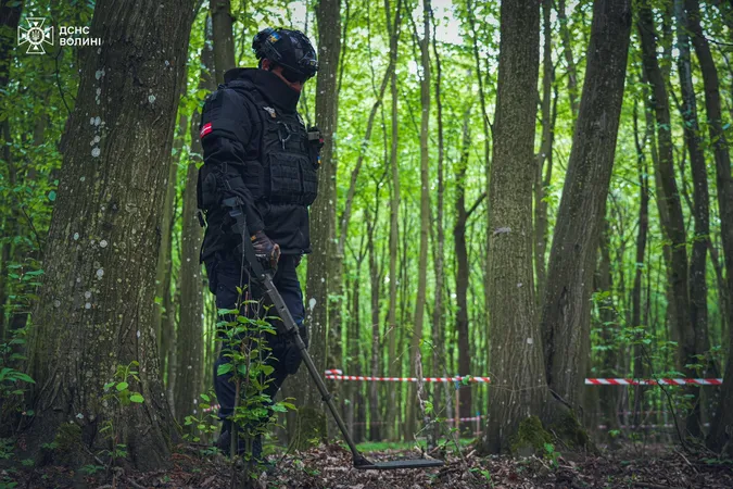 На Волині сапери розміновують заповідне урочище (фото)