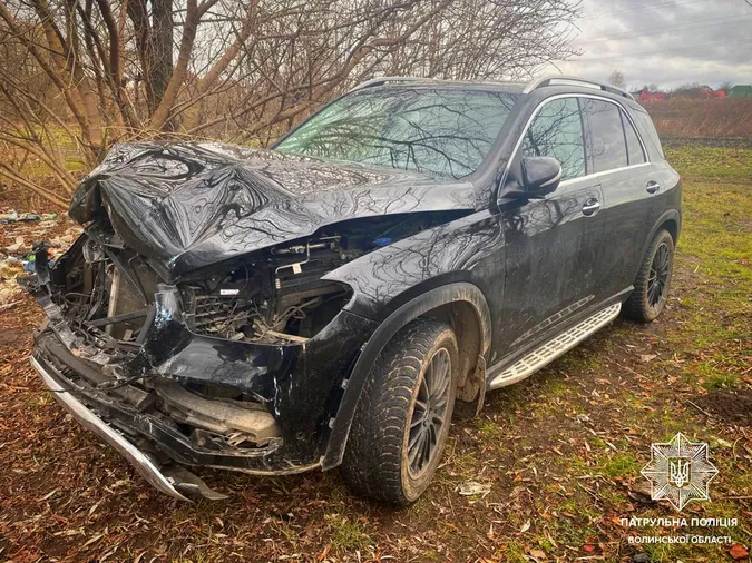 Луцькі патрульні відшукали водія, котрий покинув своє авто після ДТП на Теремнівській (відео)