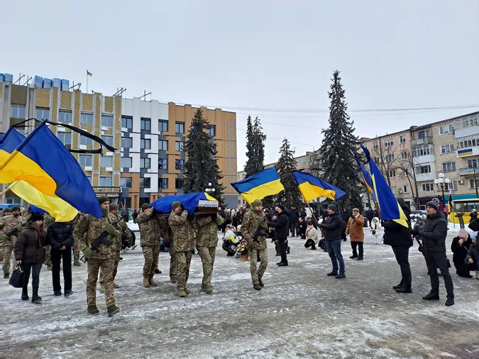 Ковель навколішки попрощався з Героями Миколою Сичем та Андрієм Вдовиченком, які два роки були зниклими безвісти