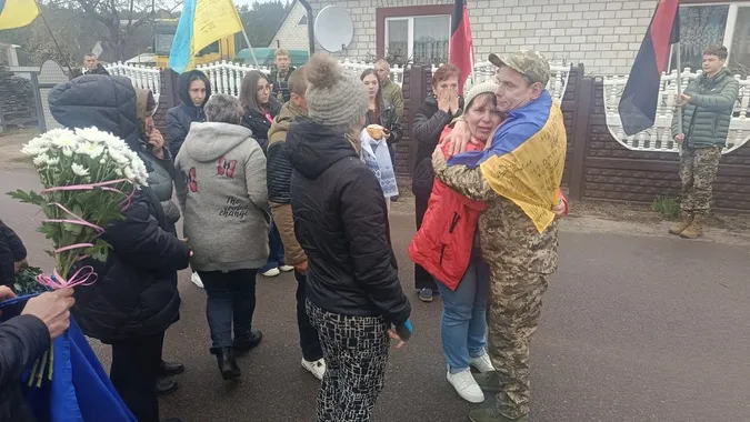 Як на Волині зустріли звільненого з полону воїна Олександра Ковбасюка (фото)