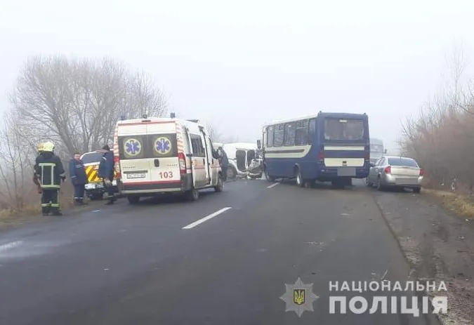 Аварія із рейсовим автобусом на Волині: розповіли деталі (фото)