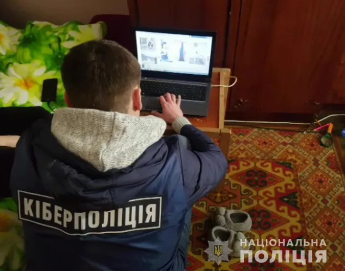 Кіберполіція затримала вінничанку, яка знімала порно зі своїм 4-річним сином (відео, фото)