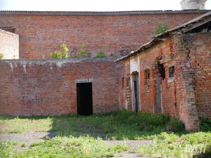 У центрі Володимира зникають давні мури (фото)
