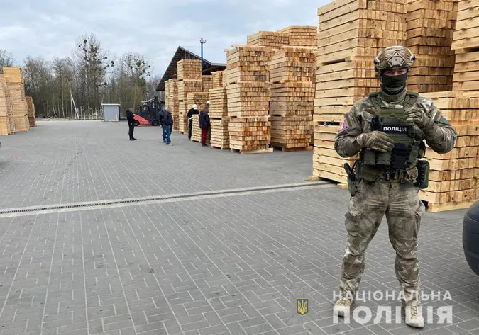 На Волині накрили деревообробне підприємство: відомо яке