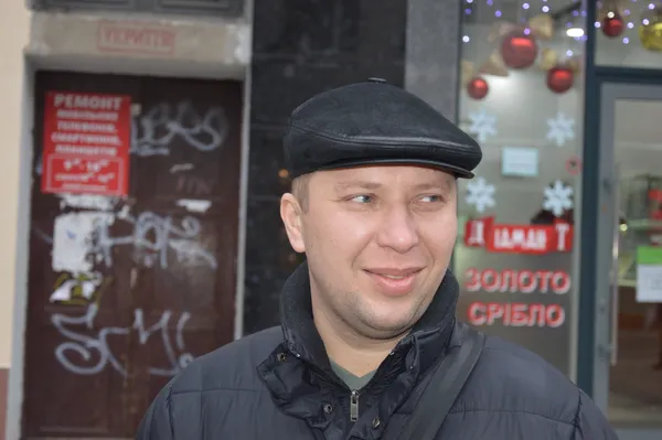 Vox populi: живі, штучні, в горщиках – які ялинки обирають лучани (фото)