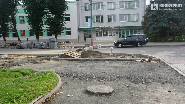 Їздять, ходять, ремонтують: що відбувається на проспекті Волі у Луцьку (фото)