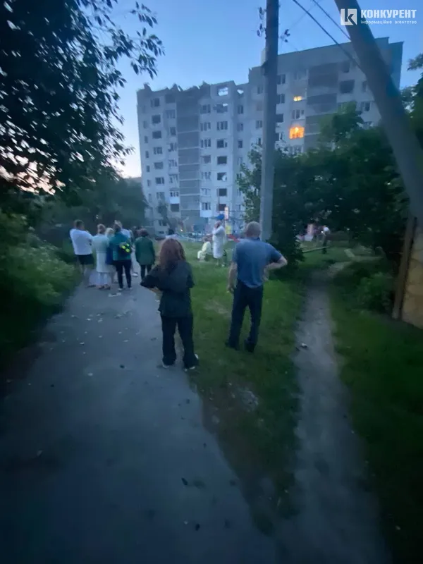 У Луцьку після прильоту палає багатоповерхівка (відео)