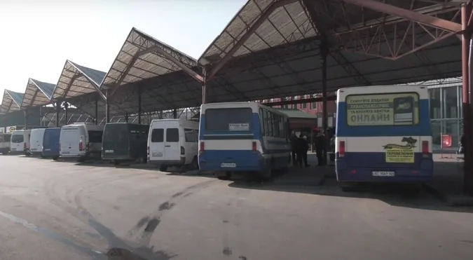 На луцькій автостанції «замінували» автобус: пасажира судили (відео)