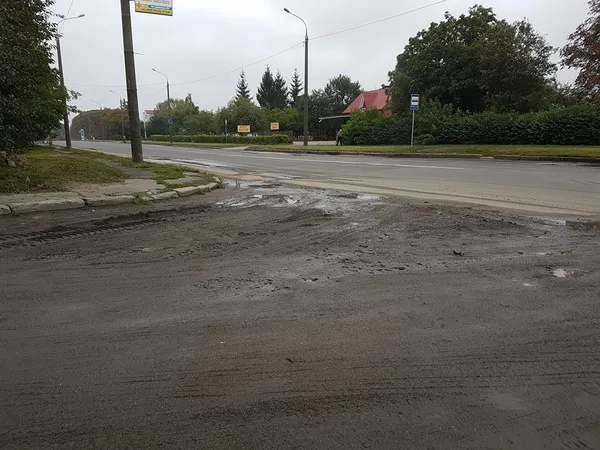 «Ями на ямі», або як виглядає вулиця у Луцьку