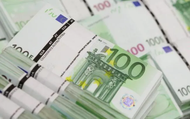 Скільки грошей можна ввозити в Україну та вивозити за кордон