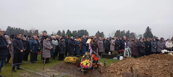 Без батька залишилося троє дітей: на Волині попрощалися з воїном Тарасом Парфенюком (фото)