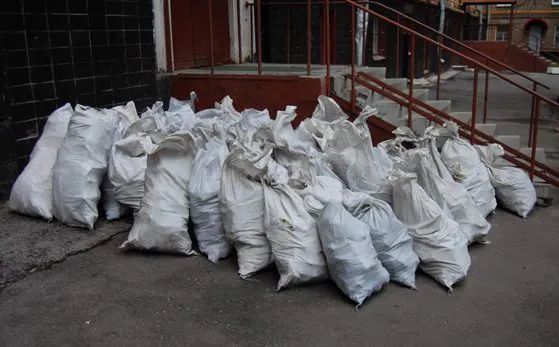 У Луцьку чоловіка оштрафували за будівельне сміття (відео)