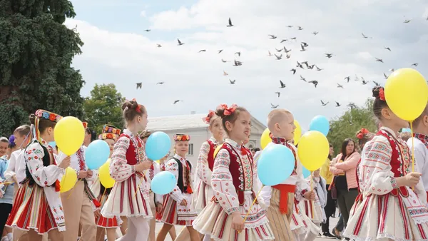 Марш, концерт та багато танців: у Луцьку відсвяткували День захисту дітей (фото)