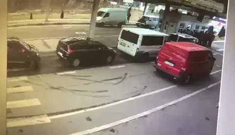 Показали сенсаційне відео, як закарпатські «вартові кордону» пропустили авто з героїном