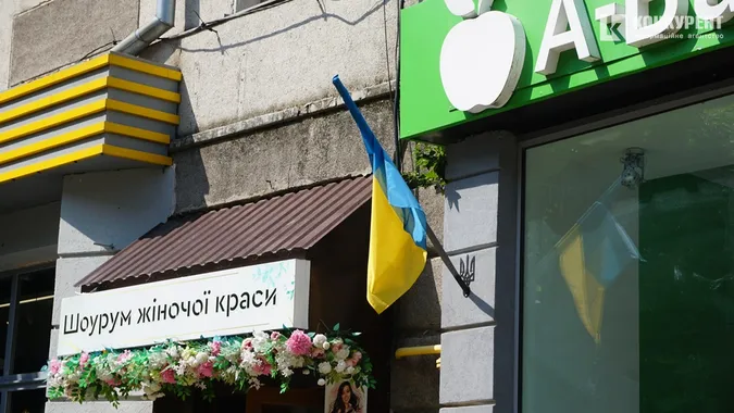 У День прапора лучани вбрались у сорочки, а будинки прикрасили стягами (фото)