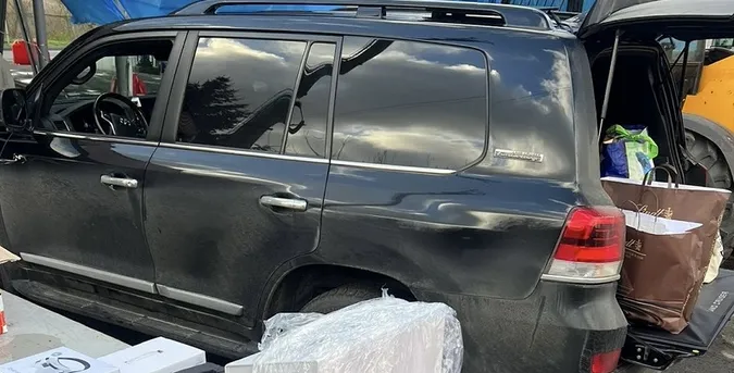 Стартап не вдався: через «Устилуг» хотіли провезти мобільний салон краси (фото)