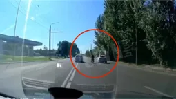 У Луцьку під час супроводу полеглого героя п'яний мотоцикліст ганяв між кортежем (відео)