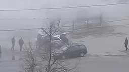 У Луцьку посеред вулиці задиміла іномарка (фото)