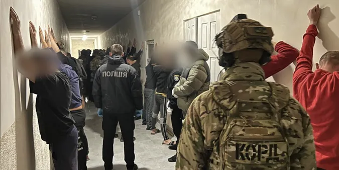 На Волині у виправній колонії діяла організована група шахраїв (фото)