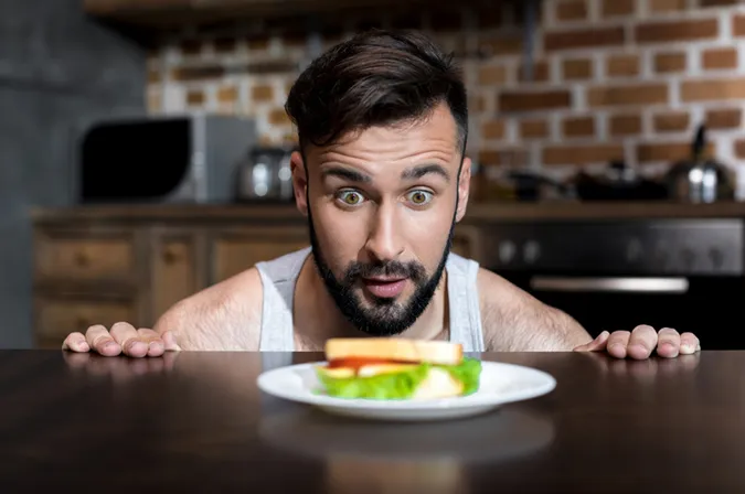 14 простих причин, чому ви вічно голодні