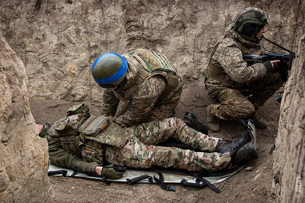 Волинські гвардійці відпрацьовують евакуацію поранених у «червоній зоні» (фото)
