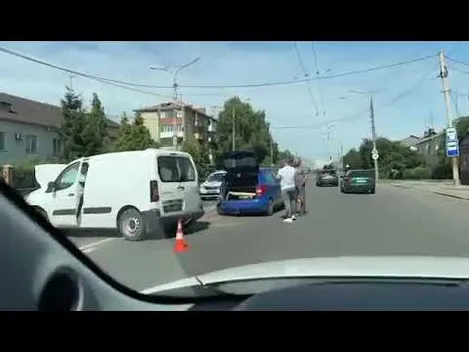 У Луцьку на Дубнівській влупилися три авто (відео)