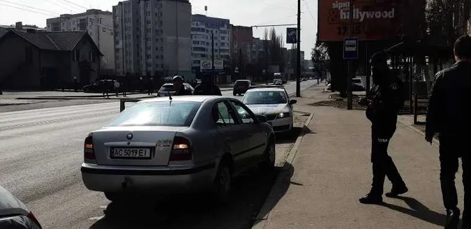 У Луцьку легковик збив двох дітей на переході (фото)