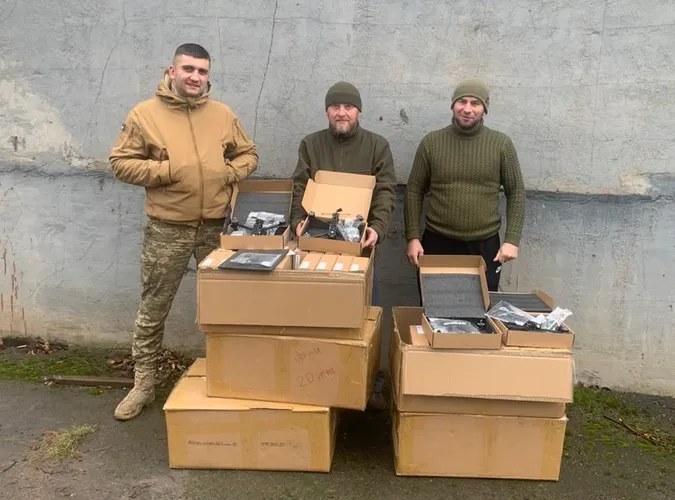 Для волинської «сотки» передали купу дронів і корисної на фронті техніки (фото)