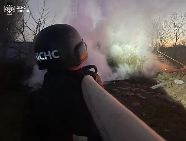 Прильоти в Луцьку: рятувальники ліквідували наслідки ворожої атаки (фото)