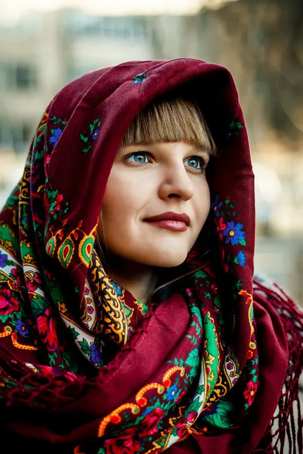 Флешмоб із хусткою: відомі волинянки поділилися світлинами (фото)