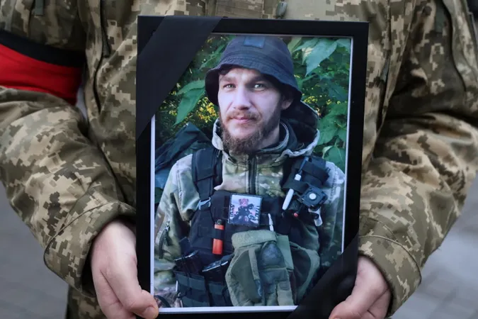 Небо плакало: у Луцьку попрощалися з воїнами Олександром Семенюком та Іваном Кумбровим