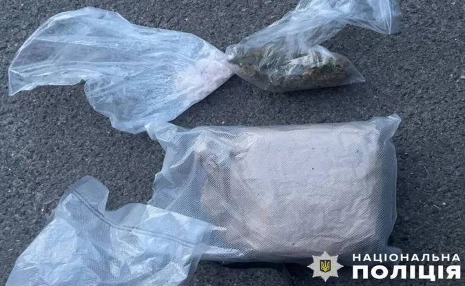 У Києві арештували дівчину, в якої знайшли 3 кілограми наркотиків (фото)