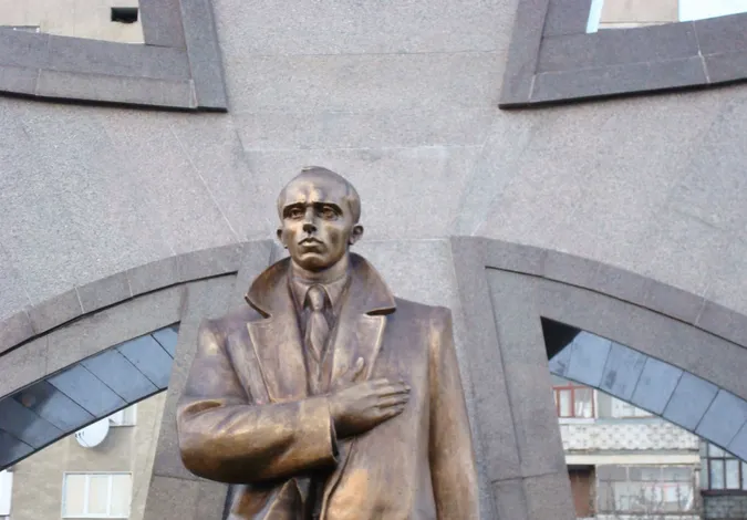 Навпроти прокуратури чи біля РАЦСу: експерти про пам'ятник Бандері в Луцьку